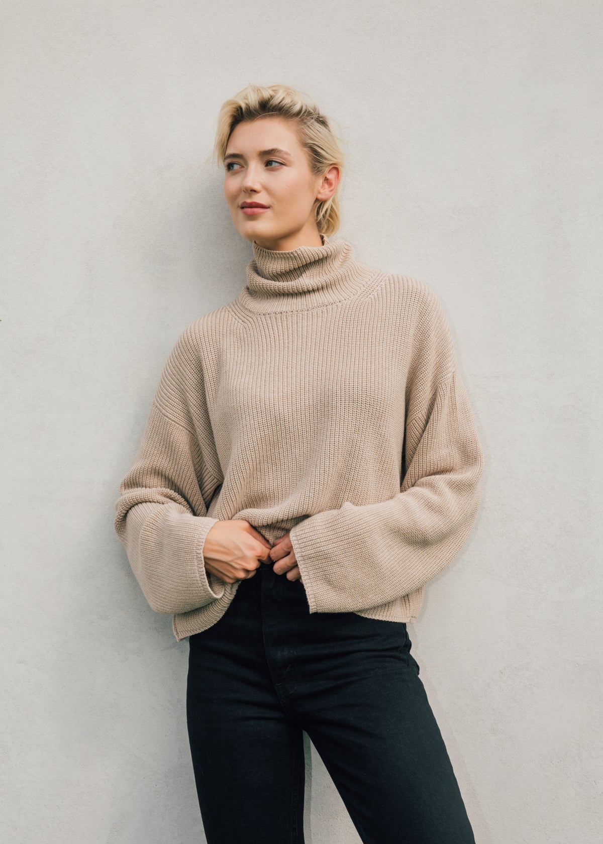 Neve Cropped Turtleneck in Oat Cotton Cashmere