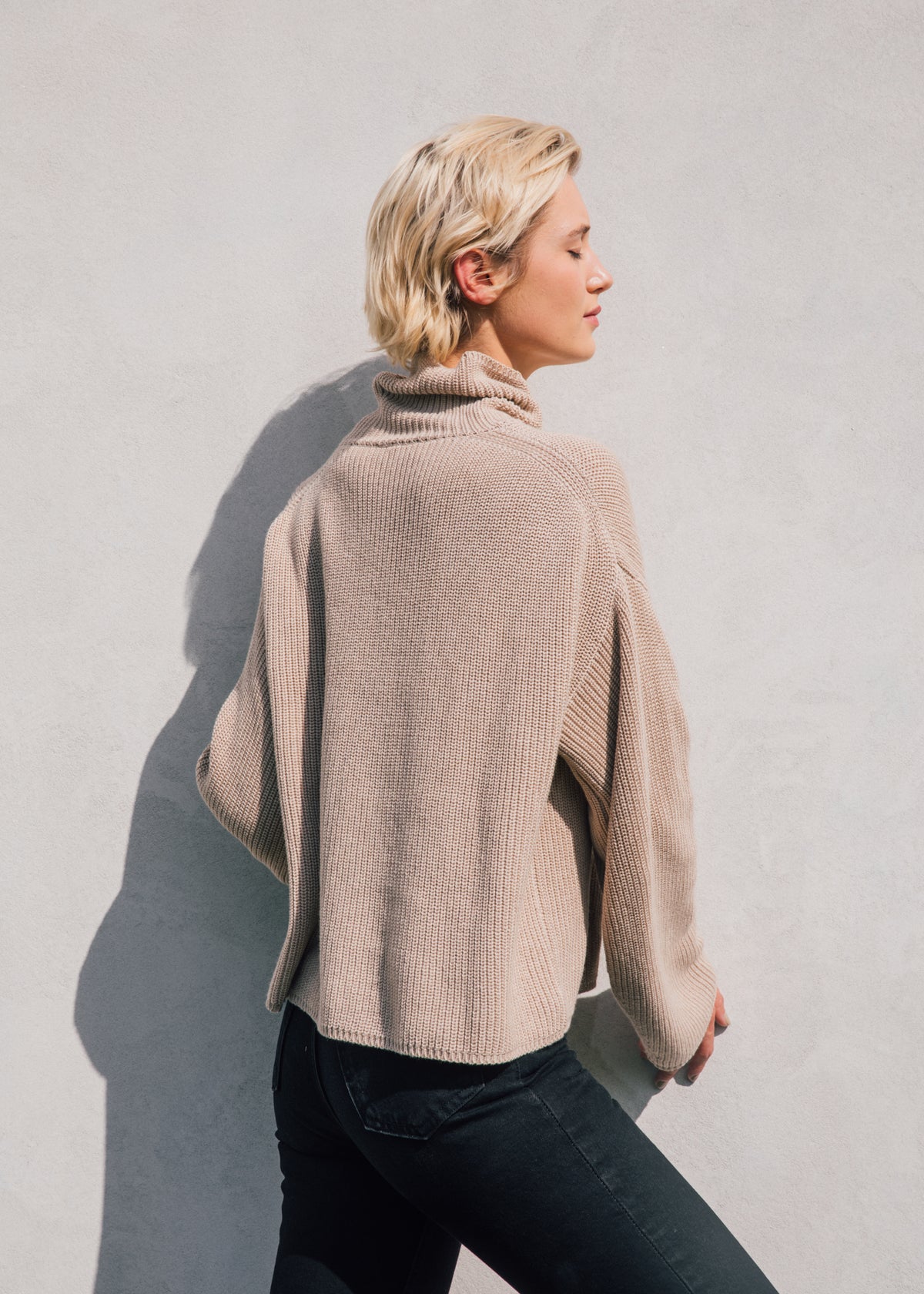 Neve Cropped Turtleneck in Oat Cotton Cashmere