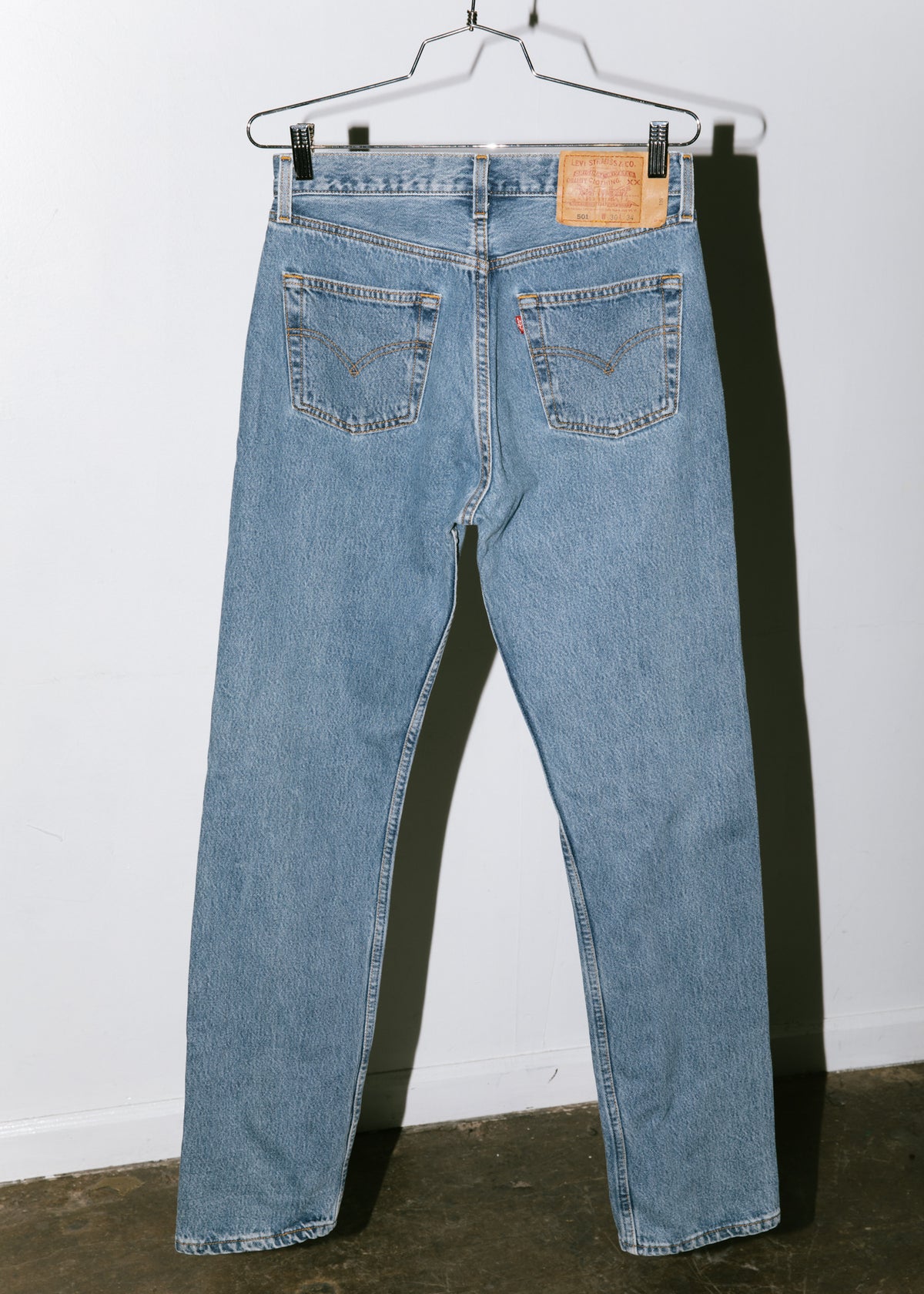 Vintage 1990s Levi&#39;s 501 denim jean in light wash