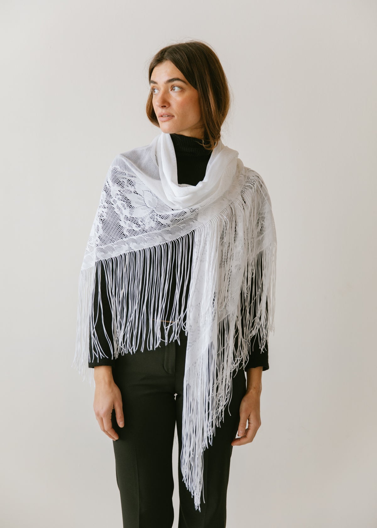 ESTELLA VINTAGE | 1980s Japanese Triangle Lace Fringe Shawl White