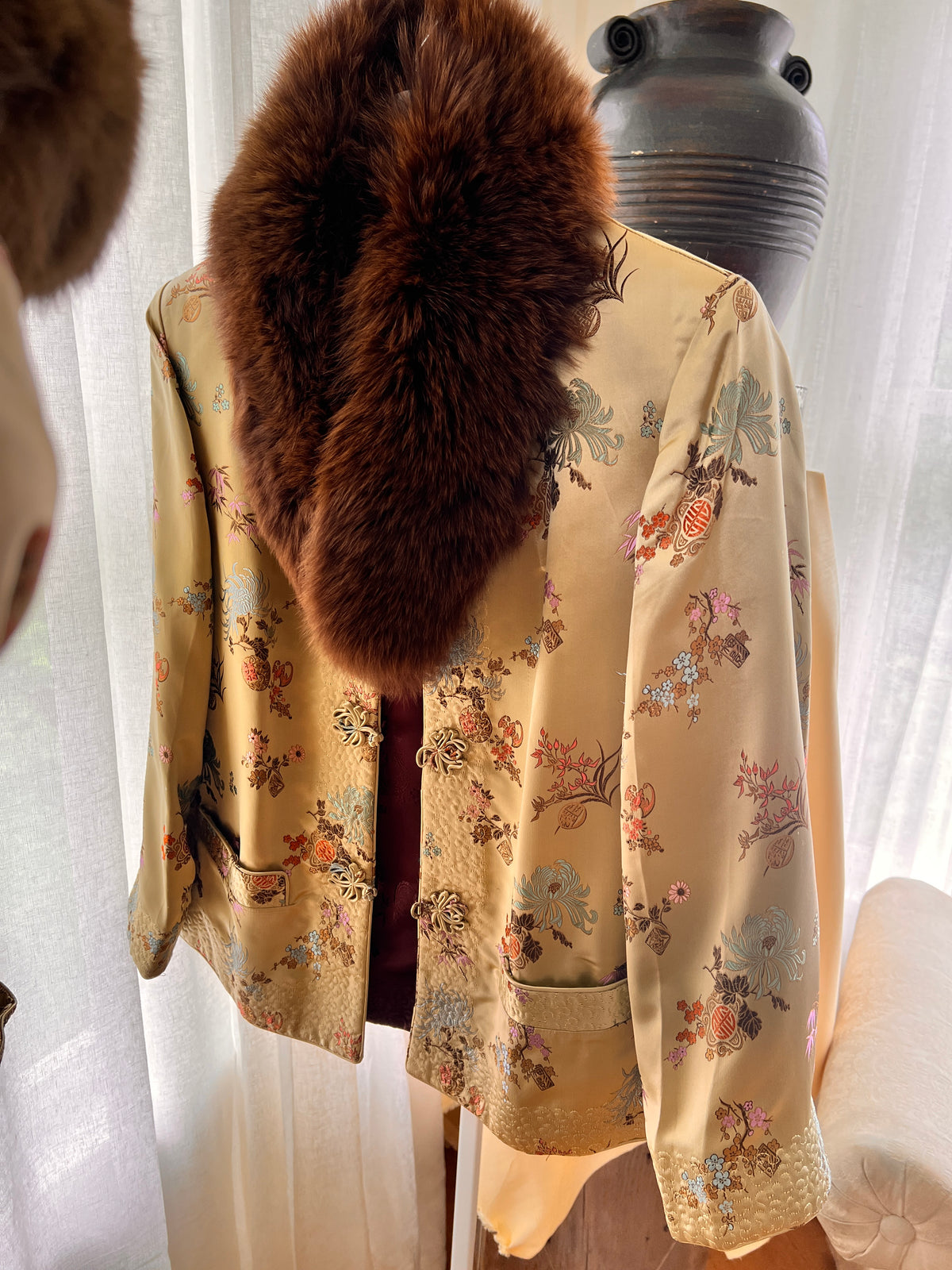 Vtg Golden Short Floral Brocade Fur Collar Jacket