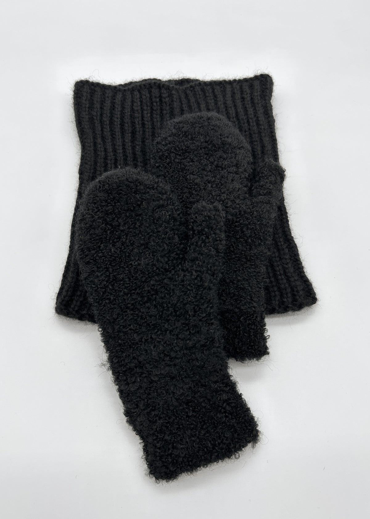 Joey Alpaca Mittens in Black