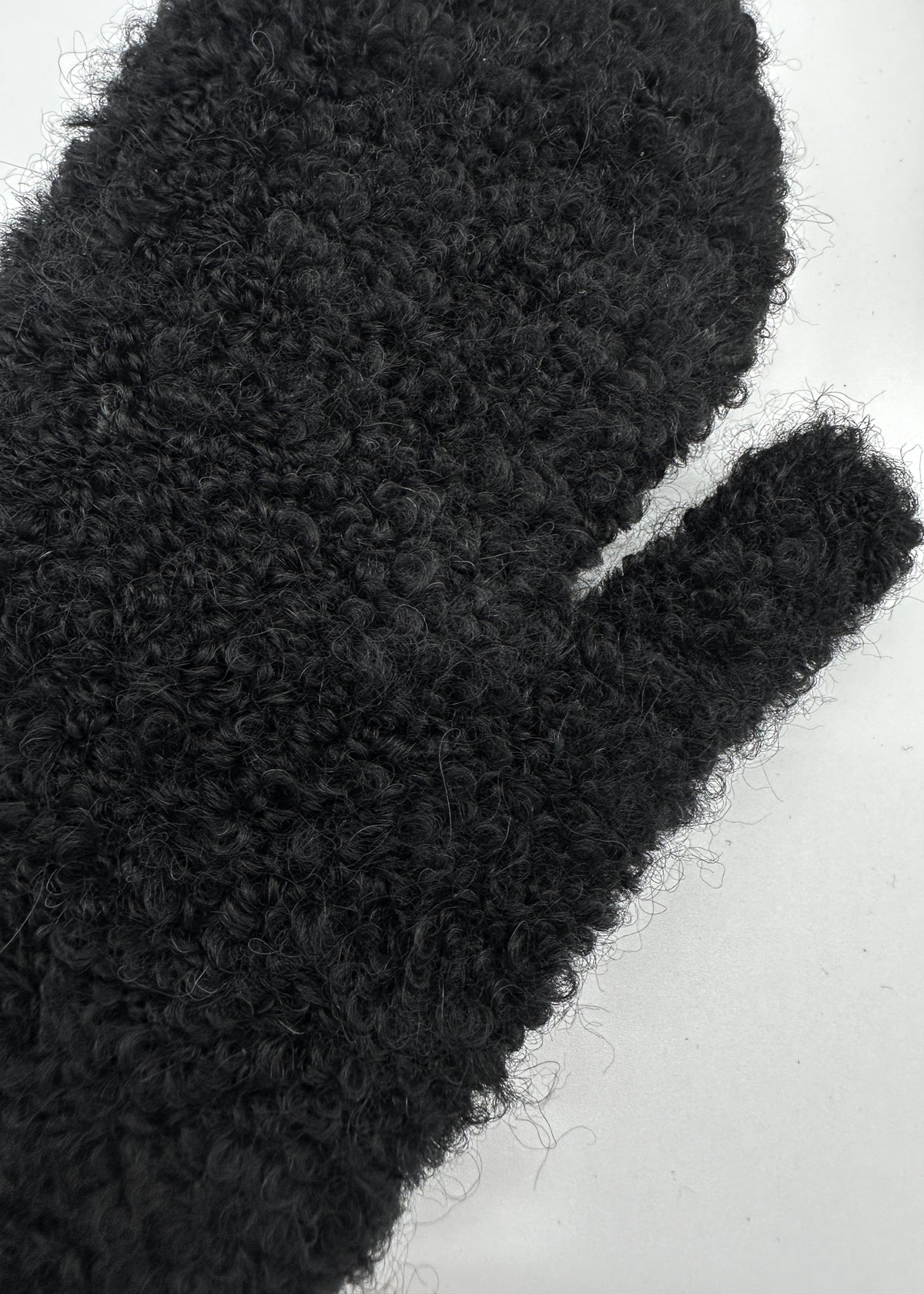 Joey Alpaca Mittens in Black