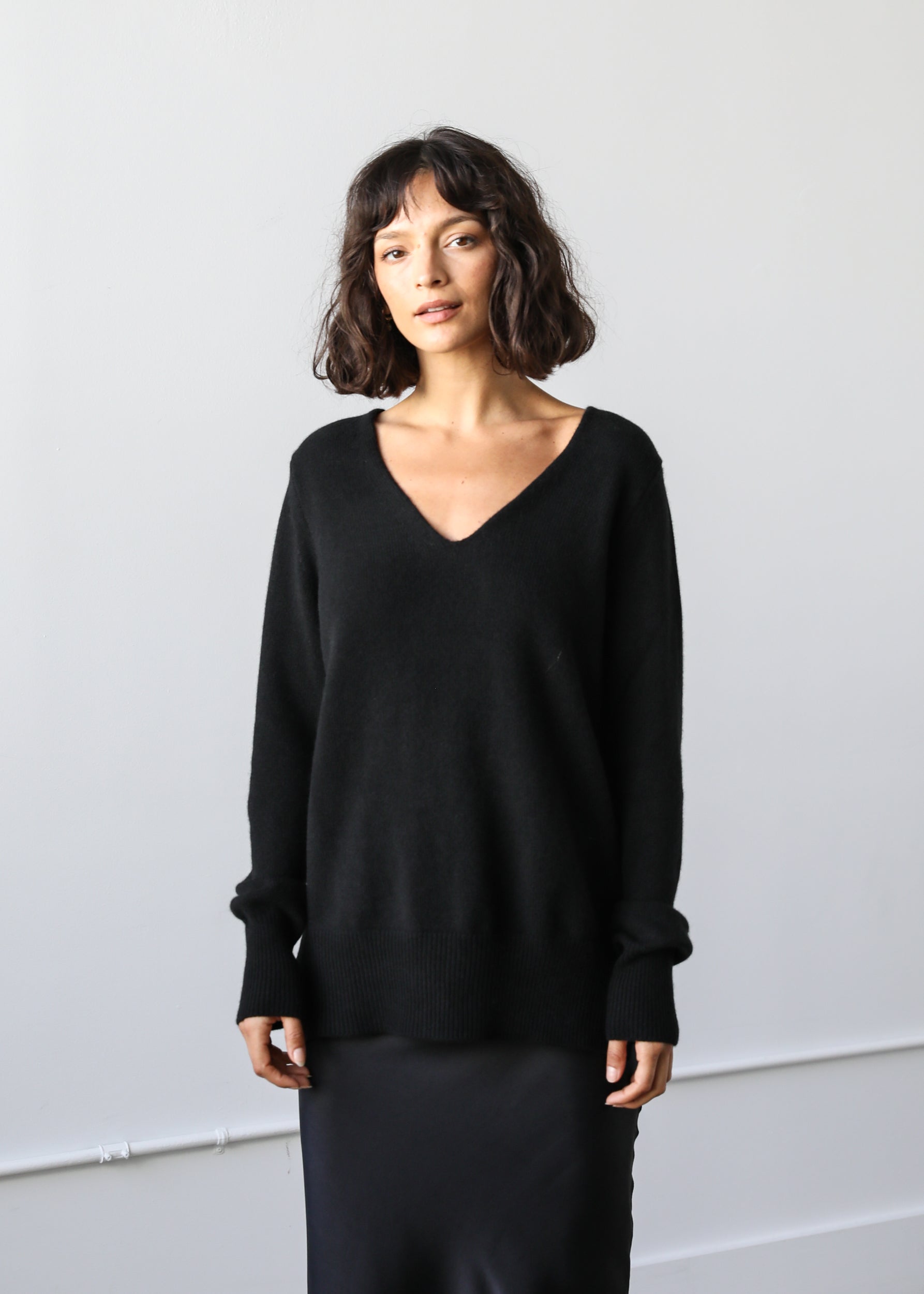 売れ筋商品|||カールラガーフェルド ニット&セーター アウター レディース Women's Puffed-Sleeve V-Neck Sweater Black Women's Black Chenille V Neck Sweater | Whistles US |