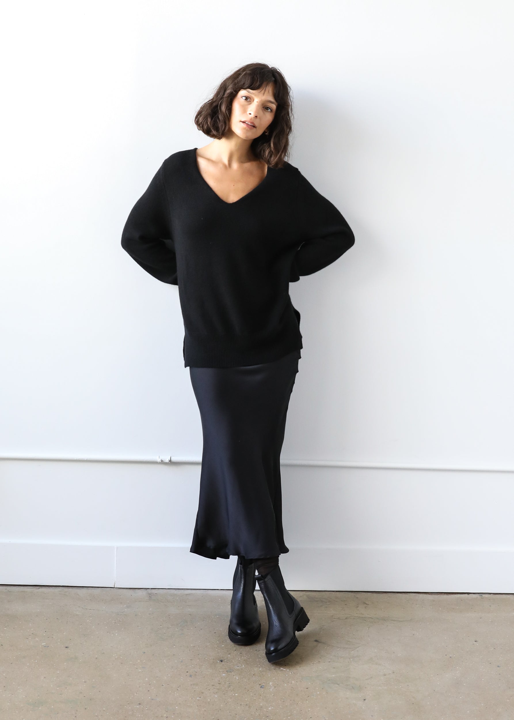 ESTEEZ SOPHIA Skirt - Straight Ponte Skirt for Women - BLACK – esteezoutlet